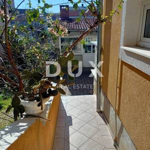 PAKOŠTANE - Prostrana katnica s tri apartmana