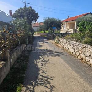 PAŠMAN -BANJ -ATRAKTIVNO GRAĐEVINSKO ZEMLJIŠTE 723m2, 30 m OD MORA