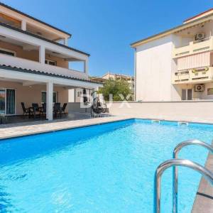 PAŠMAN, BANJ - PRILIKA! Kuća s bazenom 100 m od mora