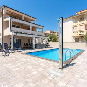 PAŠMAN, BANJ - PRILIKA! Kuća s bazenom 100 m od mora