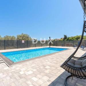 PAŠMAN, BANJ - PRILIKA! Kuća s bazenom 100 m od mora