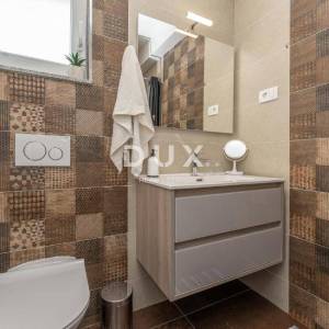 PAŠMAN, BANJ - PRILIKA! Kuća s bazenom 100 m od mora