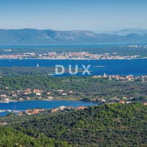 PAŠMAN, BANJ - PRILIKA! Kuća s bazenom 100 m od mora