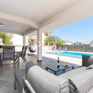 PAŠMAN, BANJ - PRILIKA! Kuća s bazenom 100 m od mora