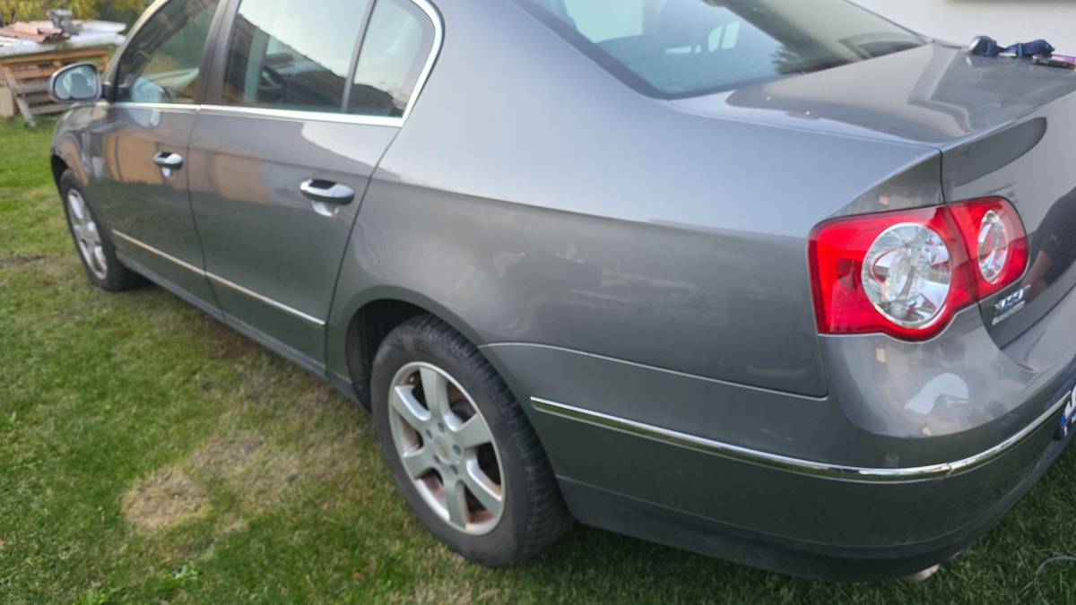 Passat,201000 tkm,2006,uscuvan,vlasnik 70 godina.