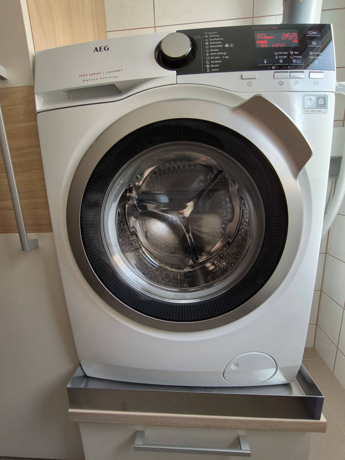 Perilica rublja AEG L7FBE48S, 8kg, 1400 o/min, Inverter, ProSense …