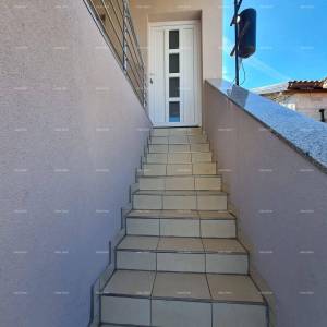 PEROJ, Stan na gornjem katu, blizu mora