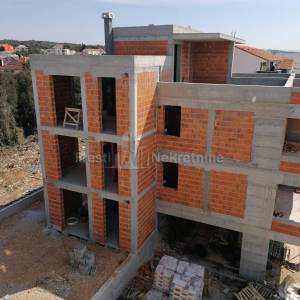 PETRČANE - APARTMAN S KROVNOM TERASOM - 111,90 m2 "B4"