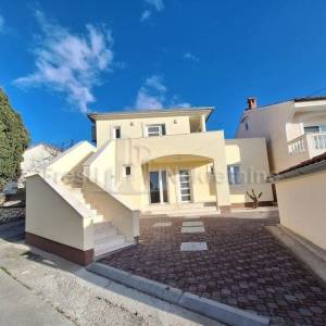 PETRČANE- MEDITERANSKA KUĆA S BAZENOM 70m od mora