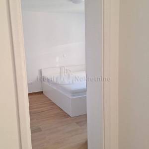 PETRČANE- MEDITERANSKA KUĆA S BAZENOM 70m od mora