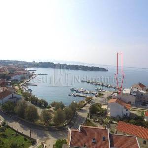 PETRČANE - Objekat od 651 m2 (netto) - PRVI RED DO MORA