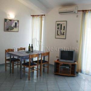 PETRČANE - Objekat od 651 m2 (netto) - PRVI RED DO MORA