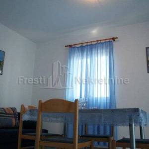 PETRČANE - Objekat od 651 m2 (netto) - PRVI RED DO MORA