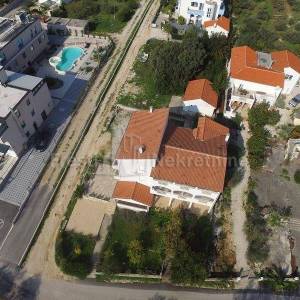 PETRČANE - Objekat od 651 m2 (netto) - PRVI RED DO MORA