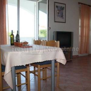 PETRČANE - Objekat od 651 m2 (netto) - PRVI RED DO MORA