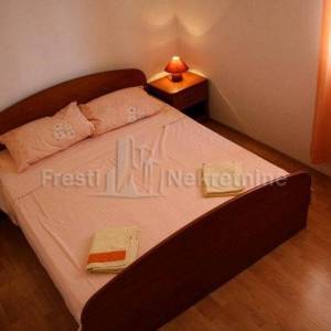 PETRČANE - Objekat od 651 m2 (netto) - PRVI RED DO MORA