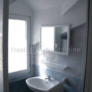 PETRČANE - Objekat od 651 m2 (netto) - PRVI RED DO MORA