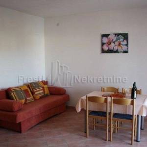 PETRČANE - Objekat od 651 m2 (netto) - PRVI RED DO MORA