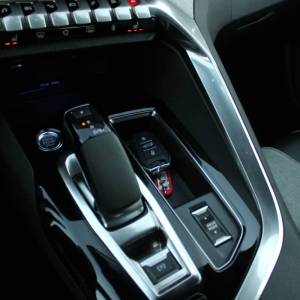 Peugeot 3008 Hybrid 4 300GT AUTOMATIK *LED, NAVIGACIJA, KAMERA*