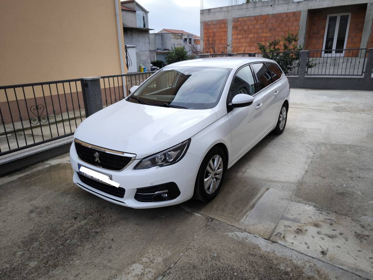 Peugeot 308 SW, 1.5Blue HDI registriran do 27.10.2026 godine