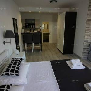 Pješčana Uvala, centar mjesta, aparmanska za rentanje!!