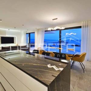 Podstrana, okolica Splita, Ekskluzivna privatna  4BDR villa s pogledom na more o