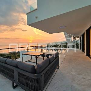 Podstrana, okolica Splita, Ekskluzivna privatna  4BDR villa s pogledom na more o