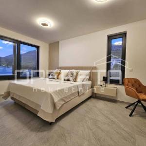 Podstrana, okolica Splita, Ekskluzivna privatna  4BDR villa s pogledom na more o