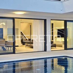 Podstrana, okolica Splita, Ekskluzivna privatna  4BDR villa s pogledom na more o