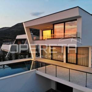 Podstrana, okolica Splita, Ekskluzivna privatna  4BDR villa s pogledom na more o