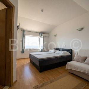 Podstrana, prodaja kuća, 12 jedinica, parking, 1.red