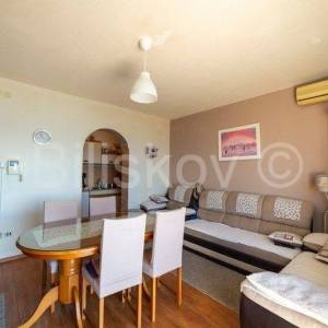 Podstrana, prodaja kuća, 12 jedinica, parking, 1.red