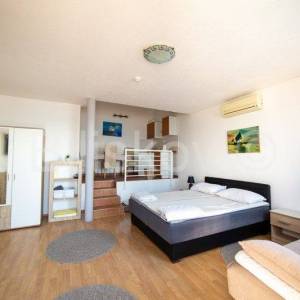 Podstrana, prodaja kuća, 12 jedinica, parking, 1.red