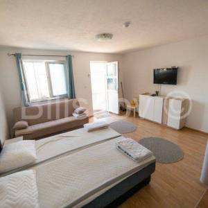 Podstrana, prodaja kuća, 12 jedinica, parking, 1.red