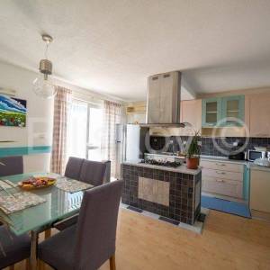 Podstrana, prodaja kuća, 12 jedinica, parking, 1.red