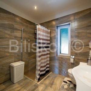 Podstrana, prodaja kuća, 12 jedinica, parking, 1.red