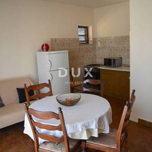 POLAČA, KAKMA - Prostrana kuća s tri stana u mirnom okruženju