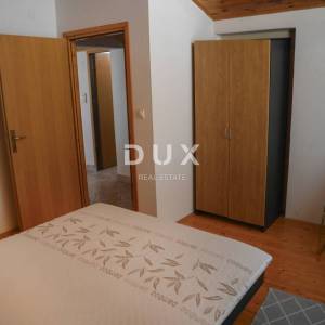 POLAČA, KAKMA - Prostrana kuća s tri stana u mirnom okruženju