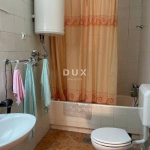 POLAČA, KAKMA - Prostrana kuća s tri stana u mirnom okruženju