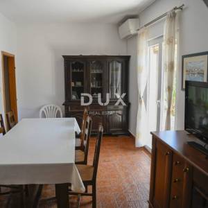 POLAČA, KAKMA - Prostrana kuća s tri stana u mirnom okruženju