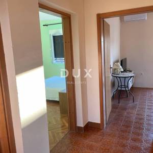 POLAČA, KAKMA - Prostrana kuća s tri stana u mirnom okruženju