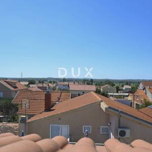 POLAČA, KAKMA - Prostrana kuća s tri stana u mirnom okruženju