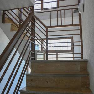 POLAČA, KAKMA - Prostrana kuća s tri stana u mirnom okruženju