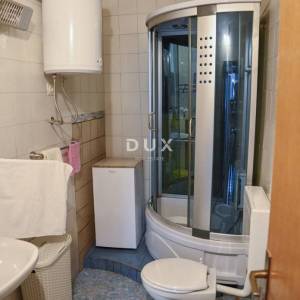 POLAČA, KAKMA - Prostrana kuća s tri stana u mirnom okruženju