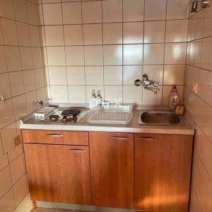 POLAČA, KAKMA - Prostrana kuća s tri stana u mirnom okruženju