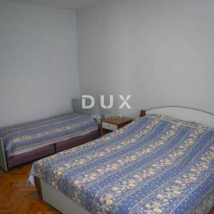 POLAČA, KAKMA - Prostrana kuća s tri stana u mirnom okruženju