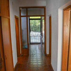 POLAČA, KAKMA - Prostrana kuća s tri stana u mirnom okruženju