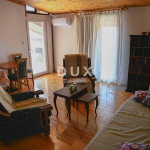 POLAČA, KAKMA - Prostrana kuća s tri stana u mirnom okruženju