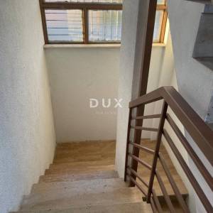 POLAČA, KAKMA - Prostrana kuća s tri stana u mirnom okruženju