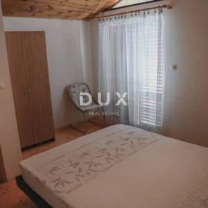 POLAČA, KAKMA - Prostrana kuća s tri stana u mirnom okruženju